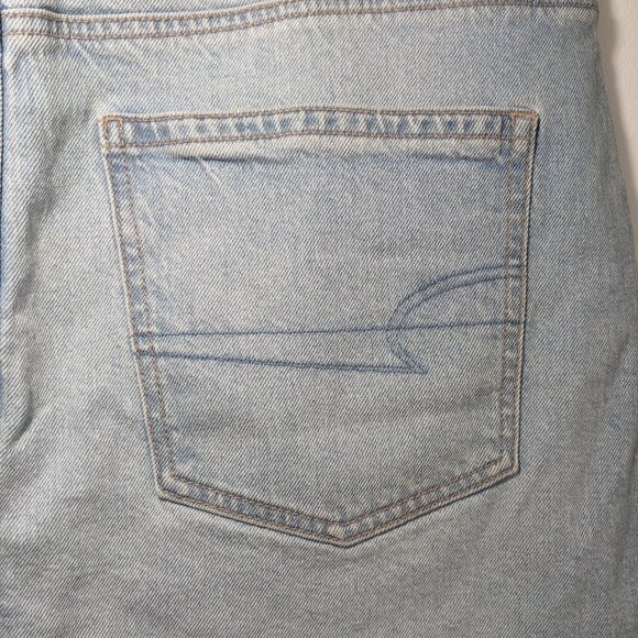 NWT American Eagle Outfitters 18 Raw Hem Jean Perfect Skirt Light Wash Denim 34W - Picture 9 of 13
